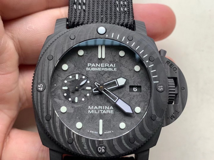 Introduction to the VS Factory Reproduction Panerai PAM00979 Carbon Fiber Watch 第3张