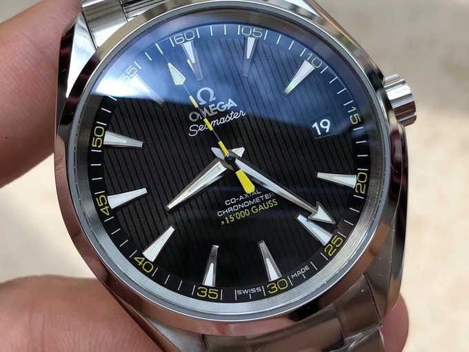 VS Factory Omega Seamaster Bumblebee Watch Genuine vs Fake Comparison Review 第2张