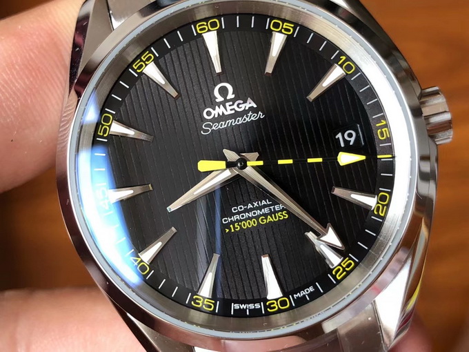 VS Factory Omega Seamaster Bumblebee Watch Genuine vs Fake Comparison Review 第3张