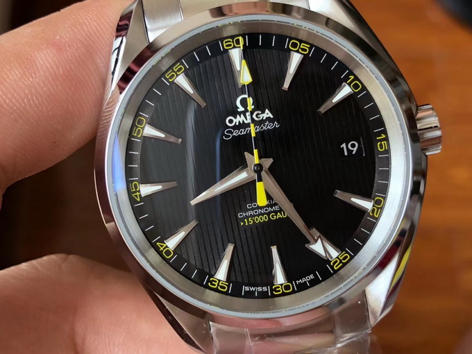 VS Factory Omega Seamaster Bumblebee Watch Genuine vs Fake Comparison Review 第1张