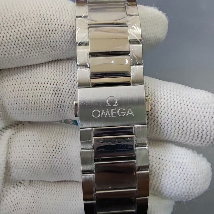 Introduction to the VS Factory Reproduction Omega Seamaster 220.30.43.22.10.001 World Time Watch 第9张