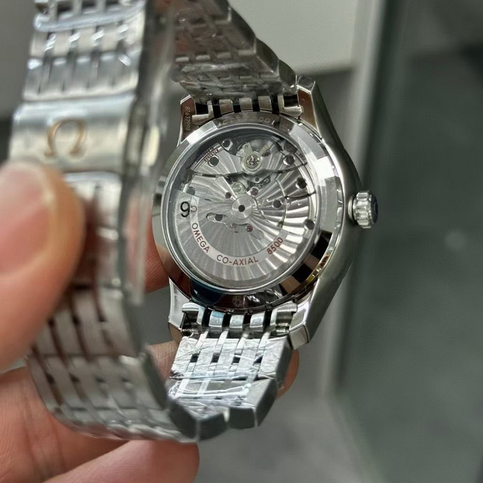 Review of VS Factory Omega De Ville Hour Vision 433.13.41.21.03.001 第4张