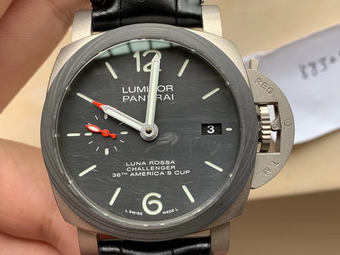 The VS Factory Panerai PAM01096 Luminor Luna Rossa GMT 42mm Watch Introduction 第3张