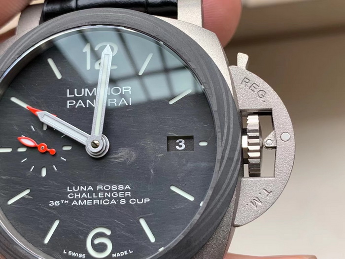 The VS Factory Panerai PAM01096 Luminor Luna Rossa GMT 42mm Watch Introduction 第4张