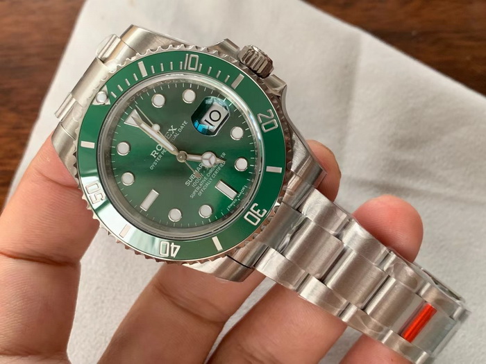 Introduction to the Top Replica of Rolex Green Submariner 116610LV-0002 by VS Factory 第4张