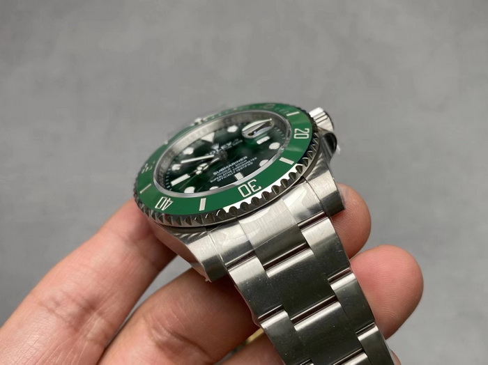 Introduction to the Top Replica of Rolex Green Submariner 116610LV-0002 by VS Factory 第6张