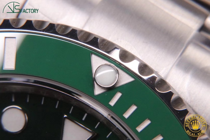 Introduction to the Top Replica of Rolex Green Submariner 116610LV-0002 by VS Factory 第9张