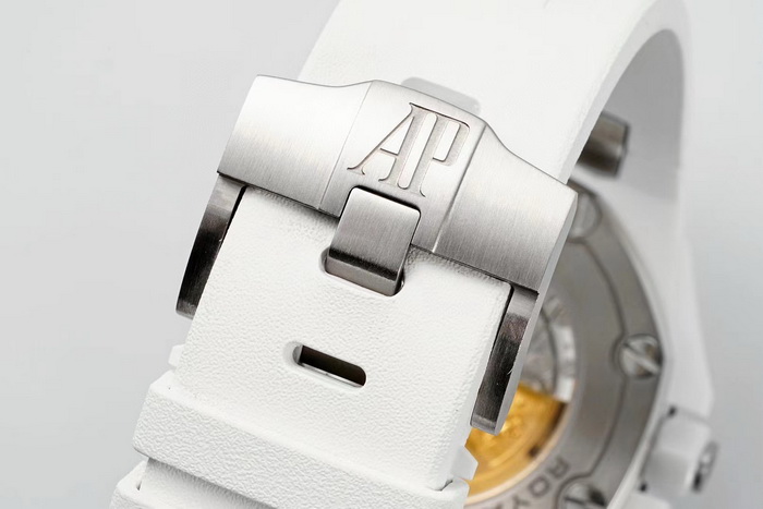 Introduction to APS Factory Replica AP 15707 Royal Oak Offshore White Ceramic Watch 第9张