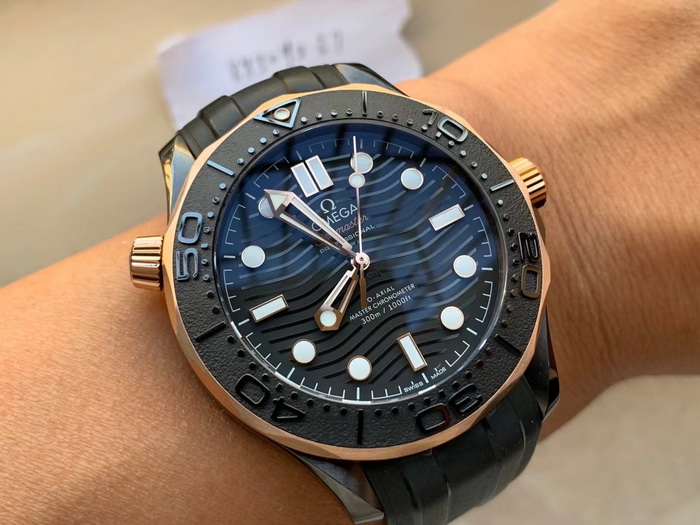 Introduction to the VS Factory Omega Seamaster 300 Series 210.62.44.20.01.001 Replica Watch 第3张