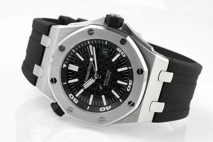 Introduction to the AP15703 Royal Oak Offshore Top Replica Watch by APS Factory 第2张