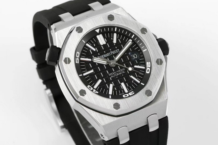 Introduction to the AP15703 Royal Oak Offshore Top Replica Watch by APS Factory 第4张