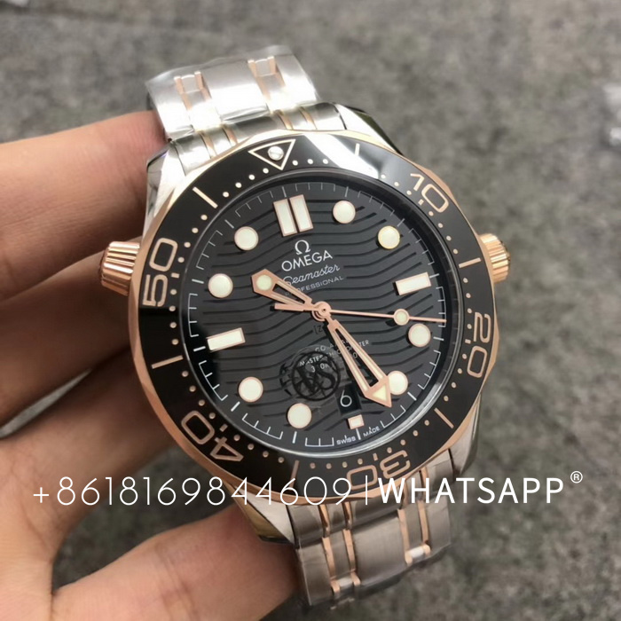 Introduction to the replica Omega Seamaster Diver 300 210.20.42.20.01.001 (two-tone) watch 第3张