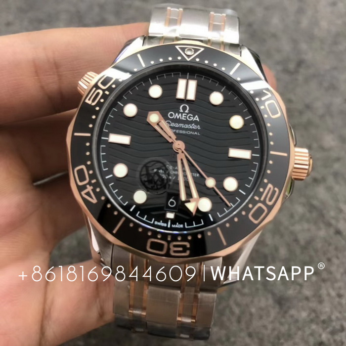 Introduction to the replica Omega Seamaster Diver 300 210.20.42.20.01.001 (two-tone) watch 第4张