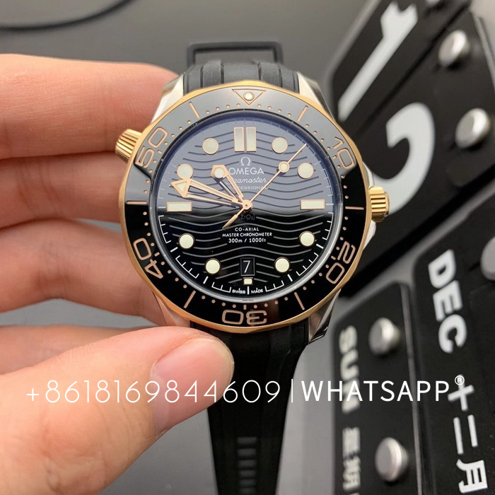 Introduction to the replica Omega Seamaster Diver 300 210.20.42.20.01.001 (two-tone) watch 第2张