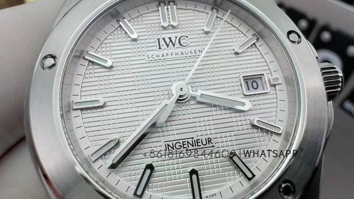 IWC IW328902 INGENIEUR AUTOMATIC 40 Replica Watch Introduction 第7张