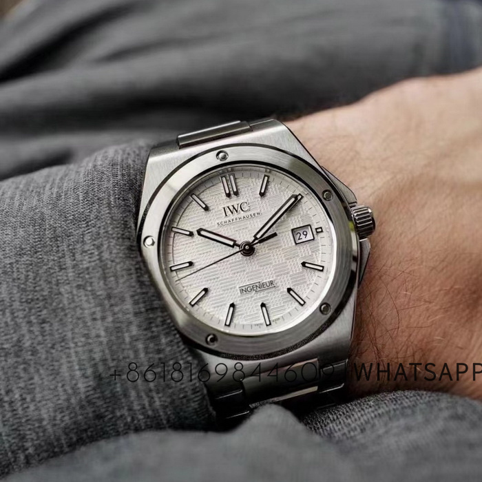 IWC IW328902 INGENIEUR AUTOMATIC 40 Replica Watch Introduction 第4张