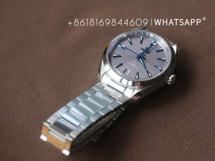 Top replica Omega Seamaster AQUA TERRA 150M 220.10.41.21.06.001 (gray) watch image 第6张