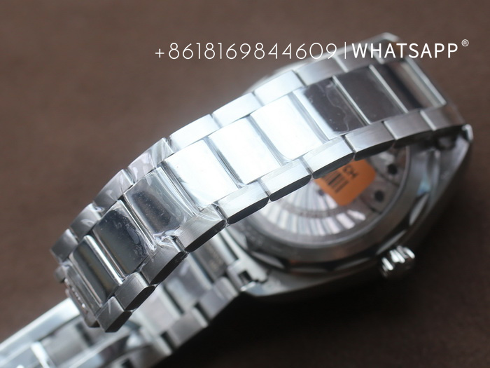 Top replica Omega Seamaster AQUA TERRA 150M 220.10.41.21.06.001 (gray) watch image 第12张