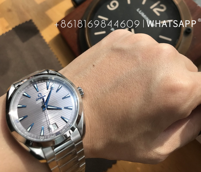 Top replica Omega Seamaster AQUA TERRA 150M 220.10.41.21.06.001 (gray) watch image 第2张