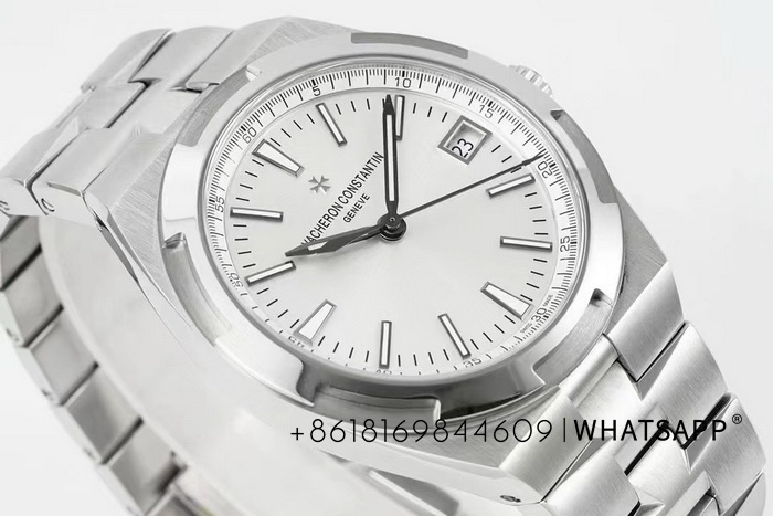 ZF Factory produces Vacheron Constantin OVERSEAS 4520V/210A-B126 replica watches for sale 第2张