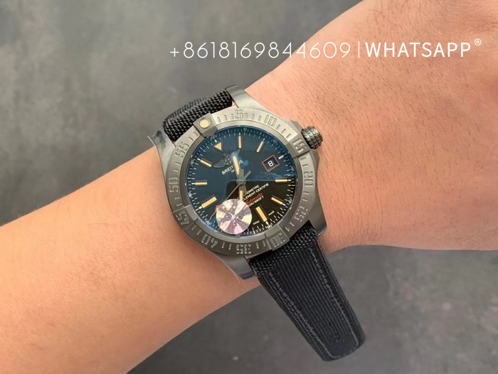 Top Replica Watch BREITLING Avenger V17311101B1W1 for sale 第2张