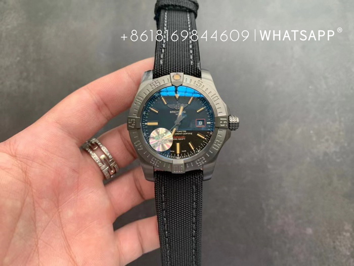 Top Replica Watch BREITLING Avenger V17311101B1W1 for sale 第3张