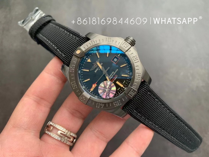 Top Replica Watch BREITLING Avenger V17311101B1W1 for sale 第4张