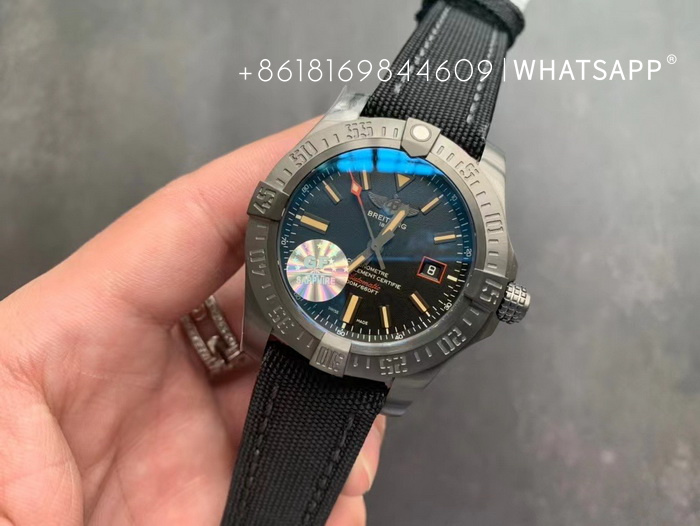 Top Replica Watch BREITLING Avenger V17311101B1W1 for sale 第5张