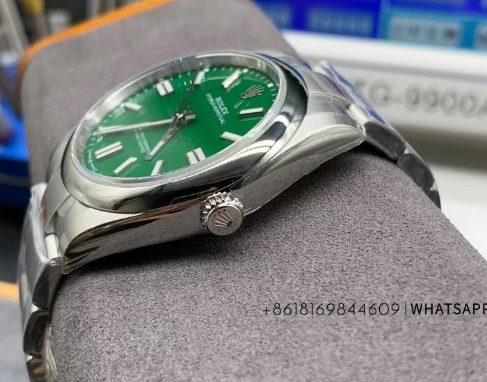 Replica Rolex Oyster Perpetual (Green) 41mm 124300-0005 watch introduction 第6张