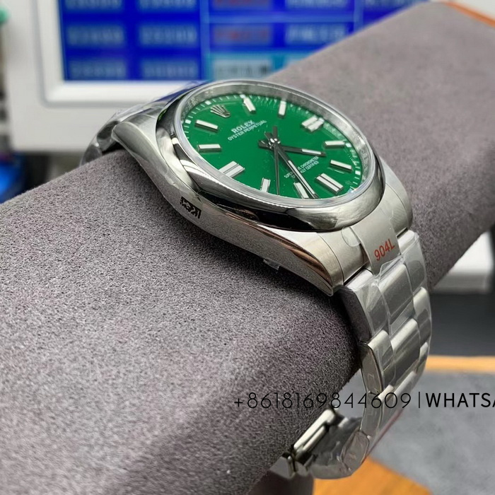 Replica Rolex Oyster Perpetual (Green) 41mm 124300-0005 watch introduction 第7张