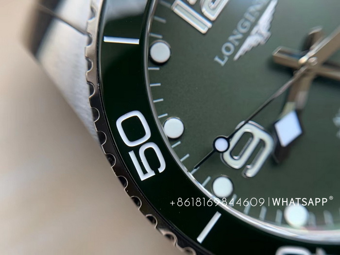 Introduction to the replica of VS Factory Longines HydroConquest (Green) L3.782.4.06.6 43mm 第6张