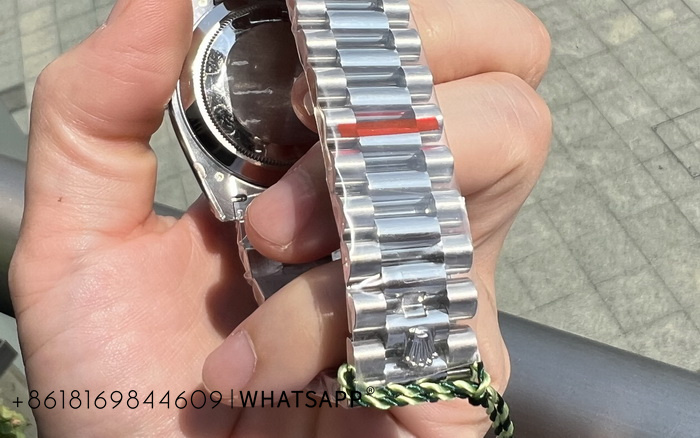 Introduction to the Rolex OYSTER PERPETUAL DAY-DATE 228239-0055 Replica Watch 第10张