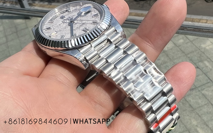 Introduction to the Rolex OYSTER PERPETUAL DAY-DATE 228239-0055 Replica Watch 第9张