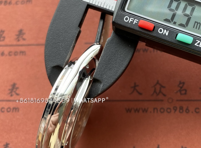 1:1 COPY Jaeger-LeCoultre MASTER ULTRA THIN POWER RESERVE Comparison with the Genuine Product 第7张