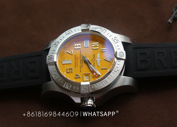 1:1 COPY BREITLING AVENGER A17331101I1S2 Watch for Sale 第3张