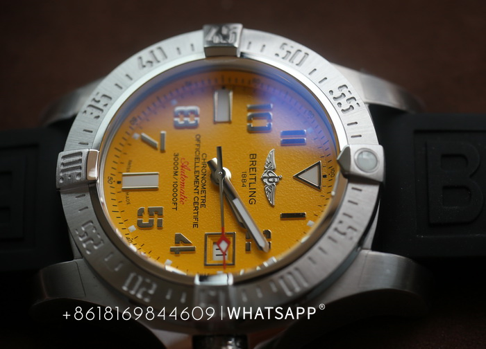 1:1 COPY BREITLING AVENGER A17331101I1S2 Watch for Sale 第4张