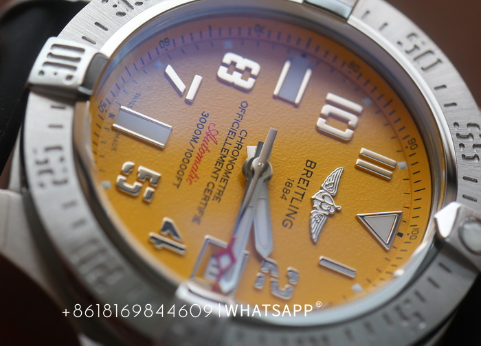 1:1 COPY BREITLING AVENGER A17331101I1S2 Watch for Sale 第5张