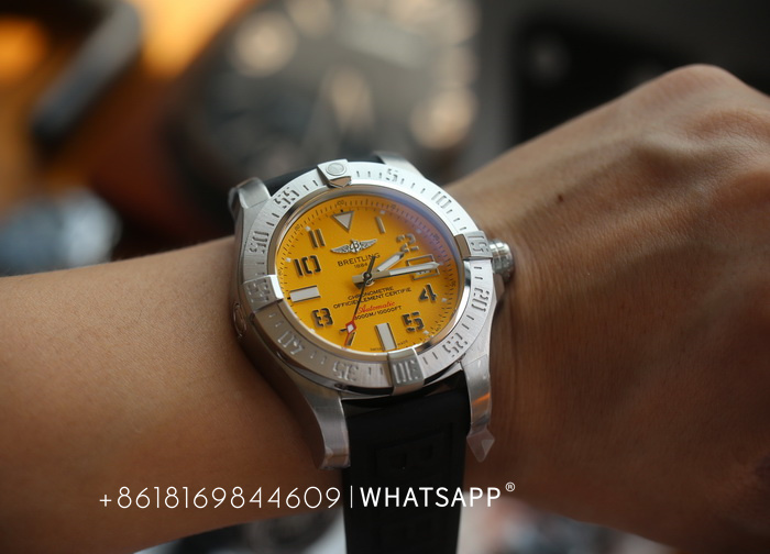 1:1 COPY BREITLING AVENGER A17331101I1S2 Watch for Sale 第2张