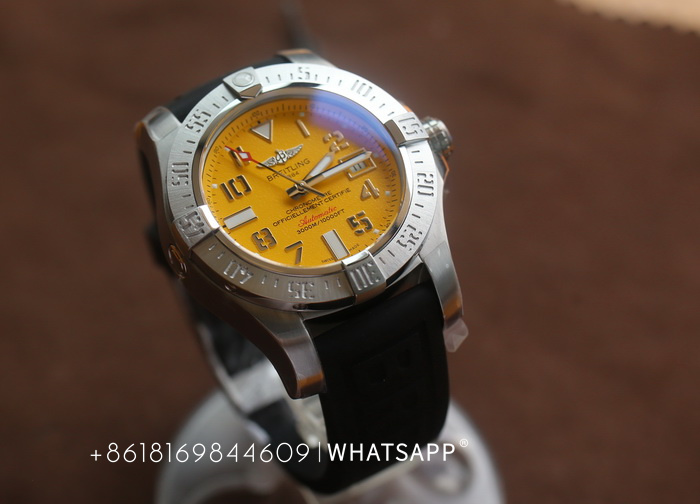 1:1 COPY BREITLING AVENGER A17331101I1S2 Watch for Sale 第1张