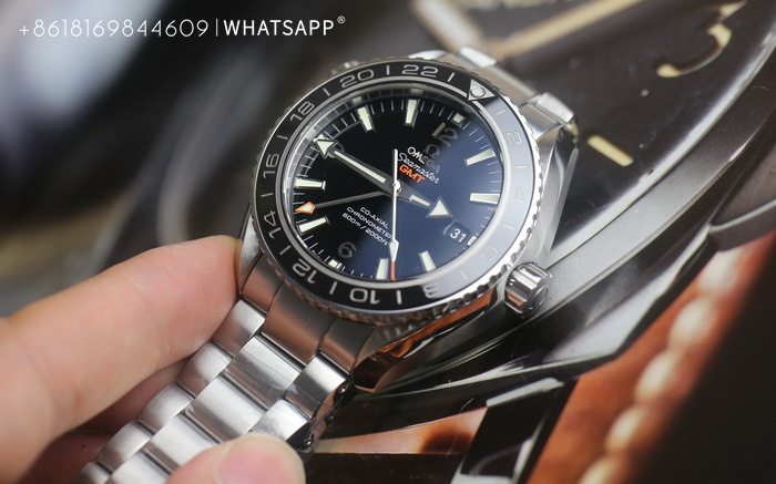 Introduction to the VS Factory Omega Seamaster 600M PLANET OCEAN GMT (Black) Replica Watch 第4张