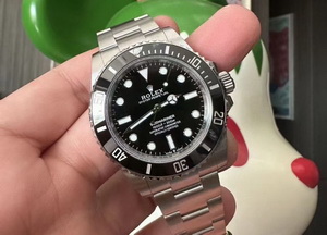 Transaction record of a French customer purchasing a Rolex Submariner 41mm with 3230 movement