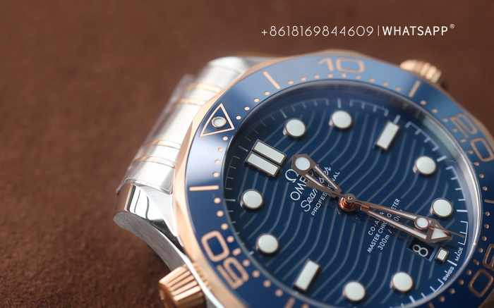 VS factory Omega SEAMASTER DIVER 300M 210.20.42.20.03.002 replica watch introduction 第9张