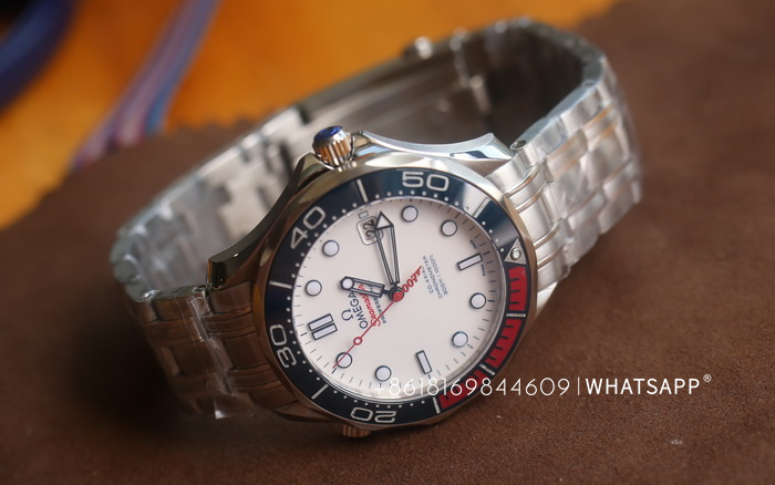 OMEGA Commander's Watch Seamaster Diver 300M Replica for Sale 第3张