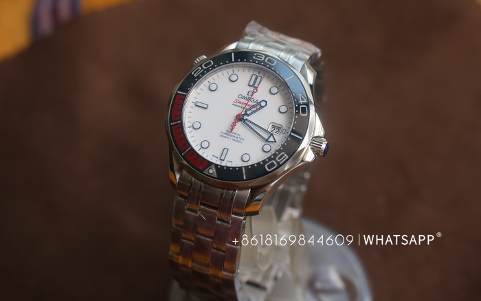 OMEGA Commander's Watch Seamaster Diver 300M Replica for Sale 第2张