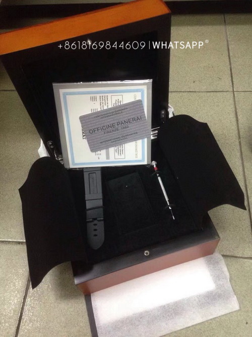 Does the shipment of replica watches include a box and documents? 第4张