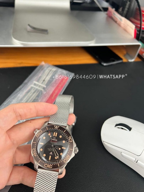 Below is a screenshot of the transaction for the OMEGA SEAMASTER 300m 007  purchased by an American buyer 第5张