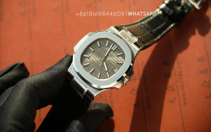 3K Factory 1:1 Clone Patek Philippe Nautilus 5711G-001 for Sale 第2张